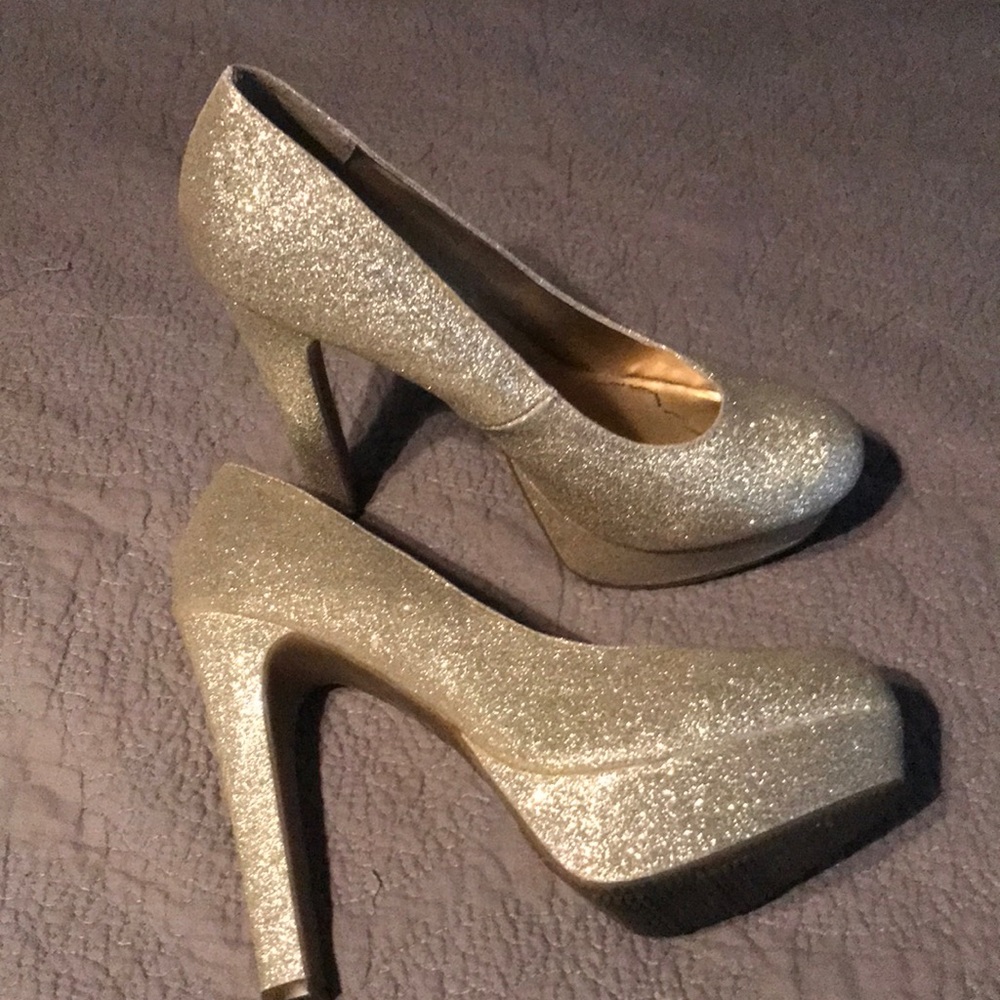Gold glitter pumps